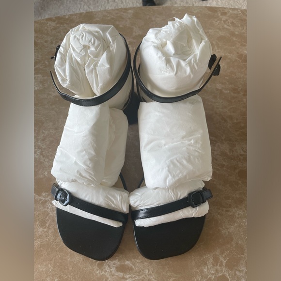 Loewe brush scandal 45 - Picture 8 of 11